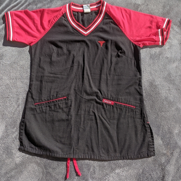 Black and red Scrub set - Picture 2 of 6
